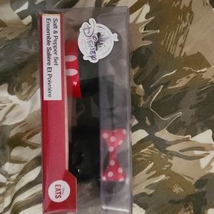 Disney eats salt and pepper shaker